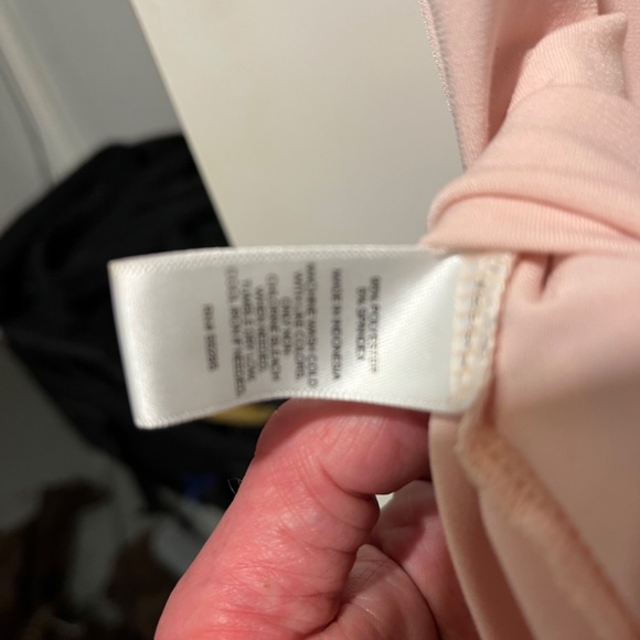 Express pink off-the-shoulder top - Picture 6 of 8